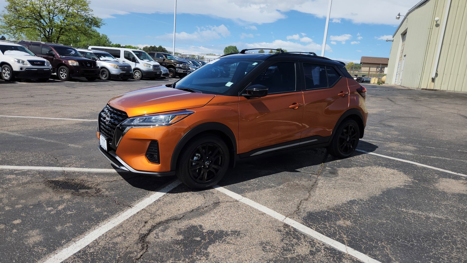 Used 2024 Nissan Kicks SR w/ SR Premium Package FWD image 3