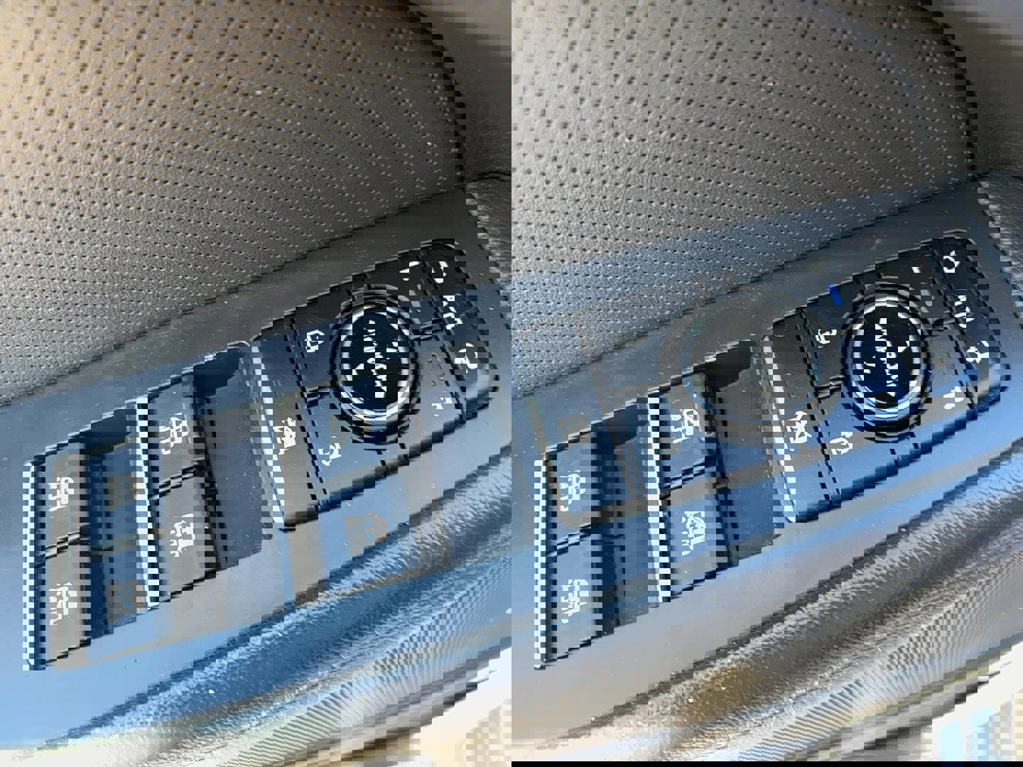 Used 2016 Hyundai Genesis 3.8 w/ Option Group 02 image 21