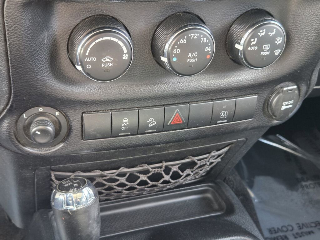 Used 2013 Jeep Wrangler Unlimited Sahara w/ Connectivity Group image 17