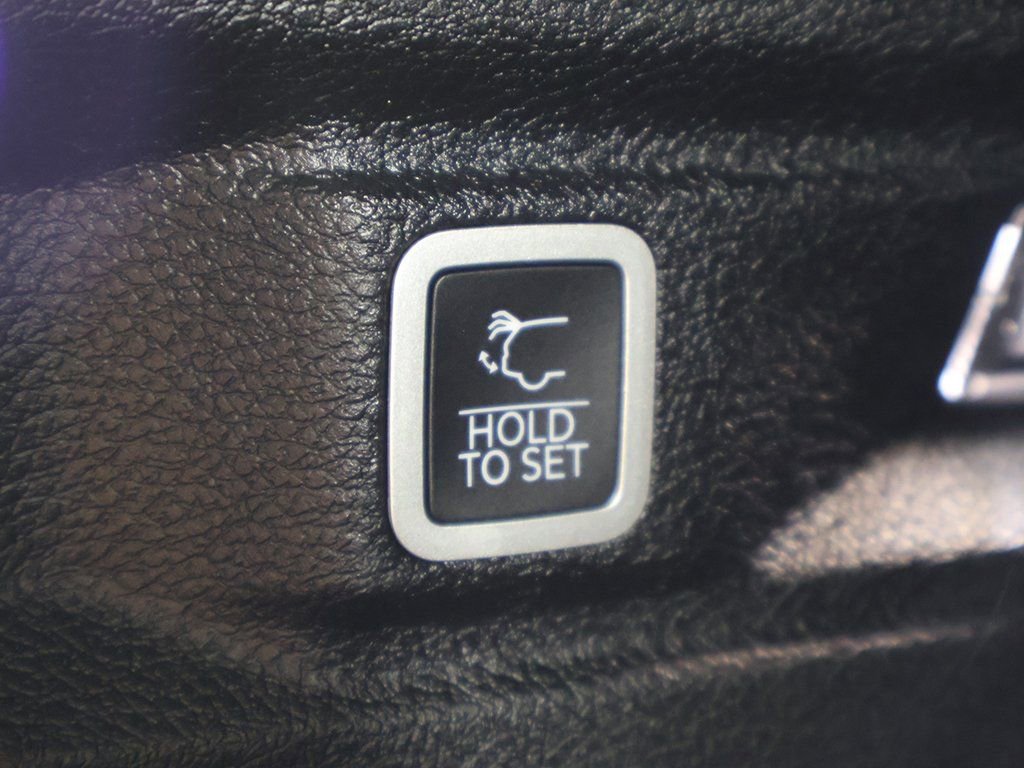 Used 2023 Jeep Grand Cherokee L Laredo image 20