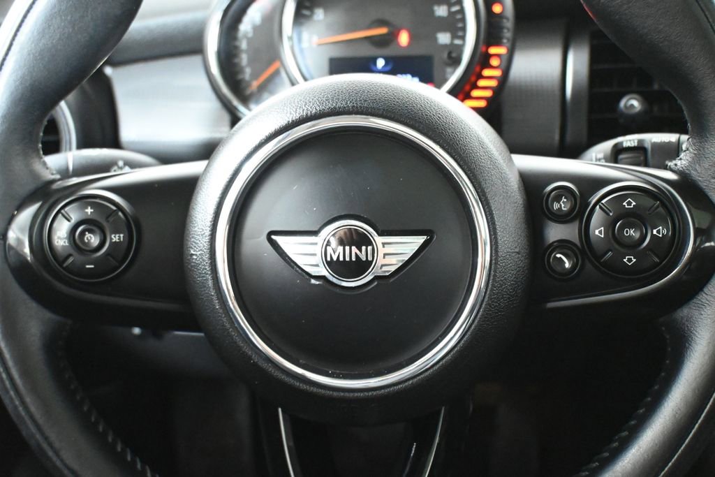 Used 2016 MINI Cooper 4-Door Hardtop image 15