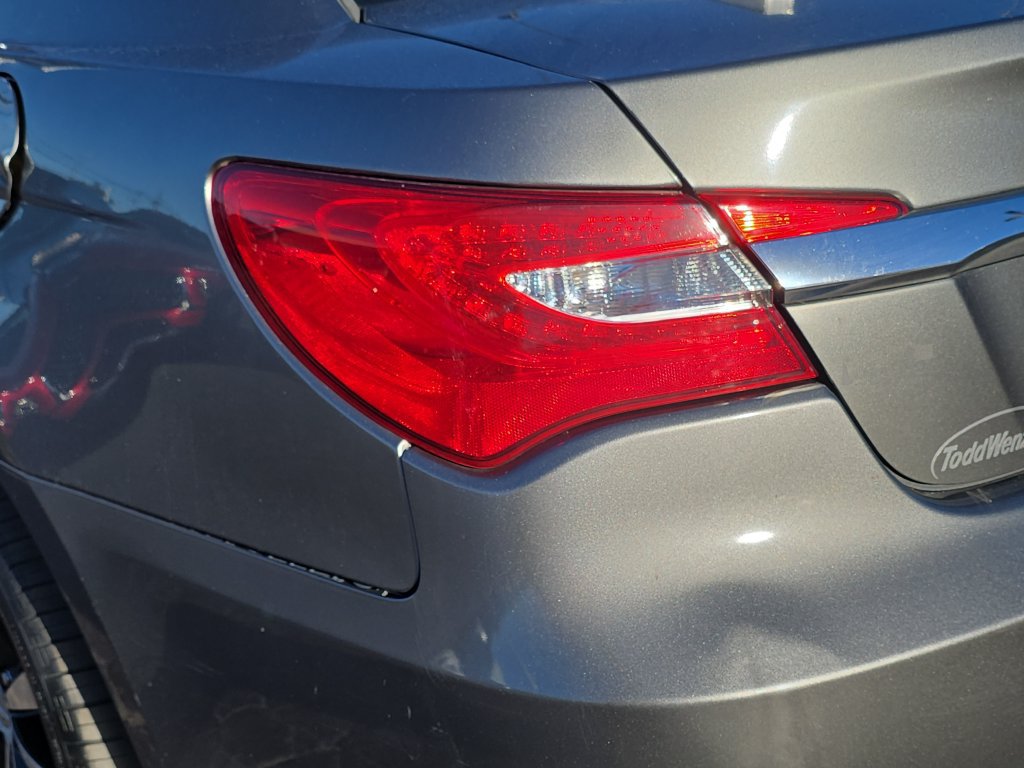 Used 2012 Chrysler 200 S FWD image 33