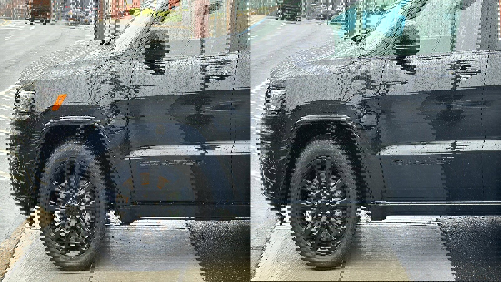 Certified 2022 Jeep Grand Cherokee Laredo X image 9