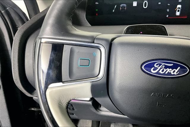 Used 2025 Ford Expedition Platinum w/ Driver's Package AWD/4WD image 18