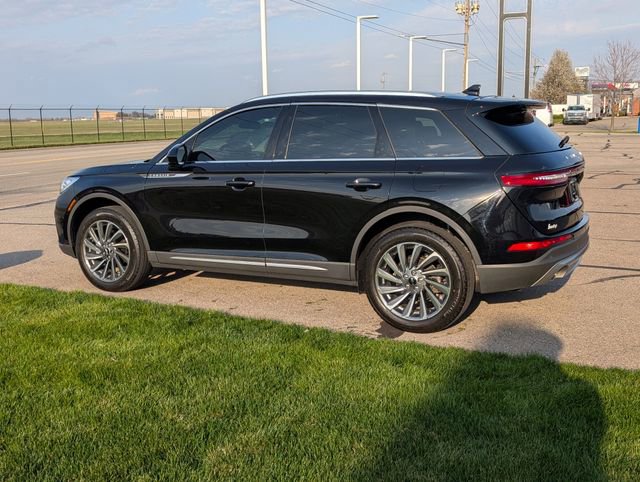 Used 2023 Lincoln Corsair Reserve image 9