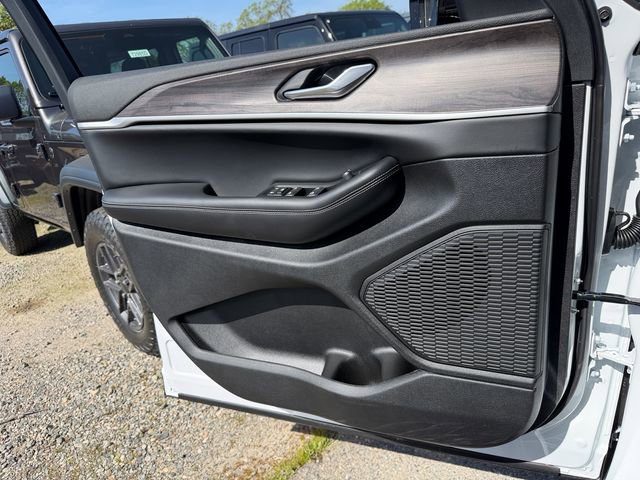 New 2026 Jeep Grand Cherokee Laredo image 13