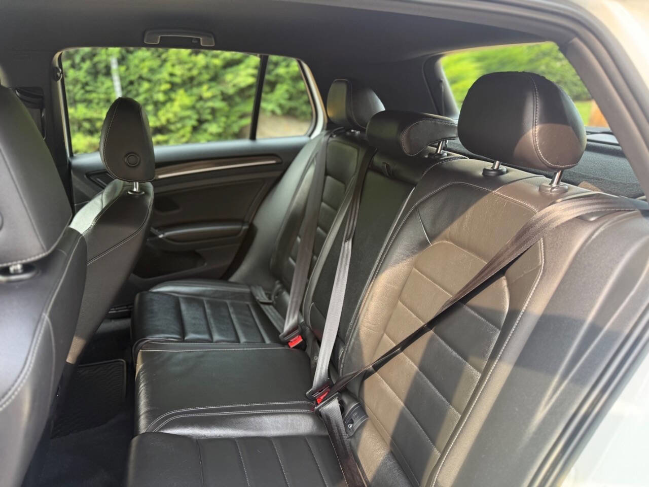 Used 2015 Volkswagen Golf R 4-Door image 32