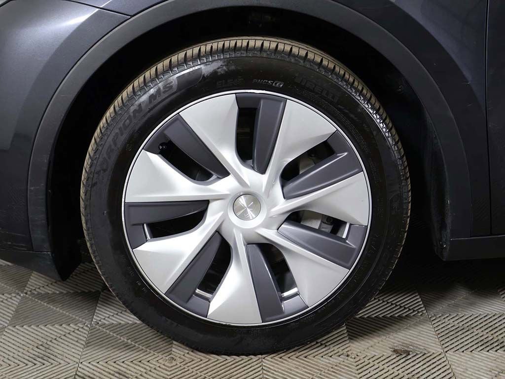 Used 2024 Tesla Model Y Long Range image 25