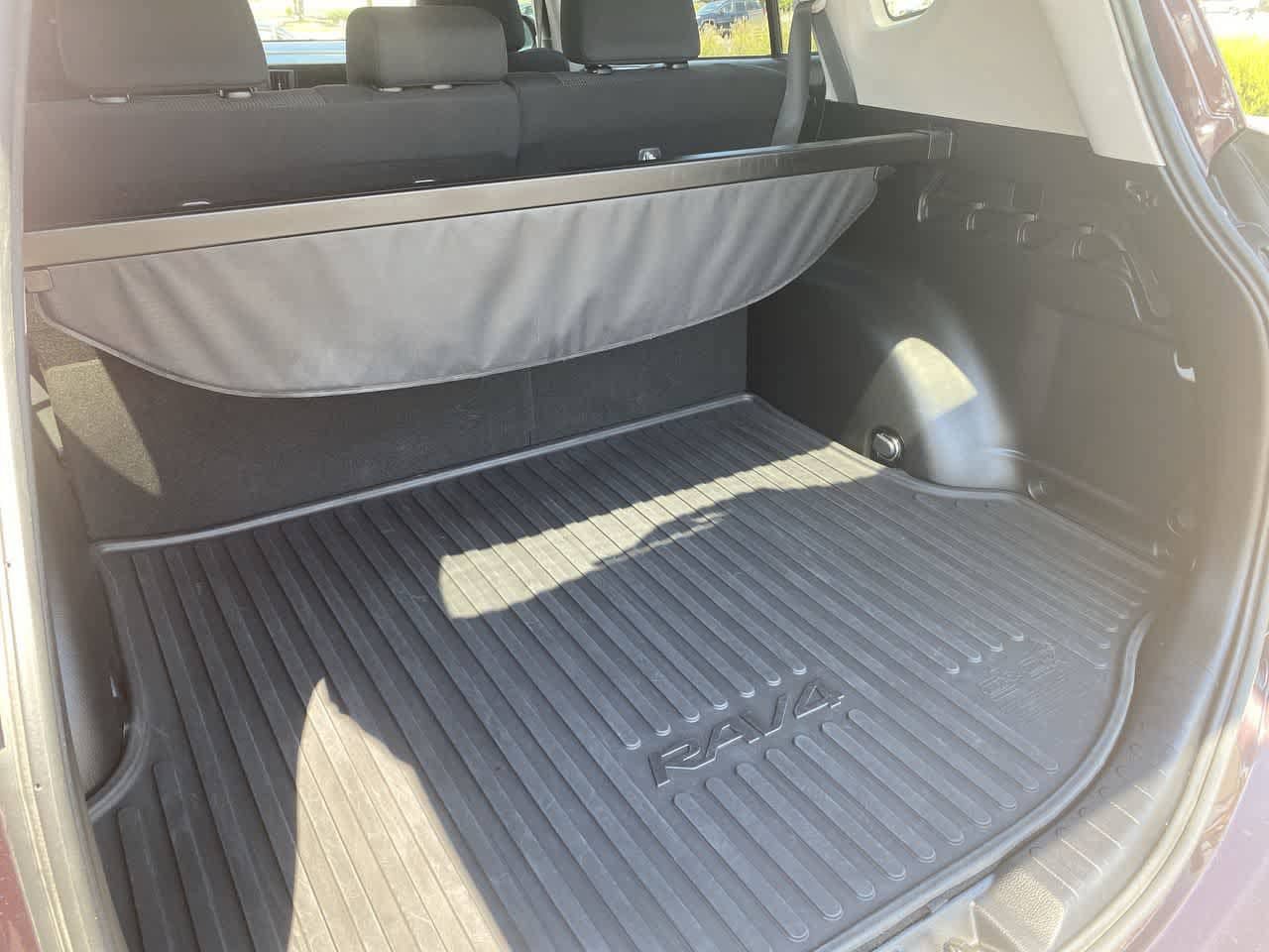 Certified 2018 Toyota RAV4 XLE AWD/4WD image 23