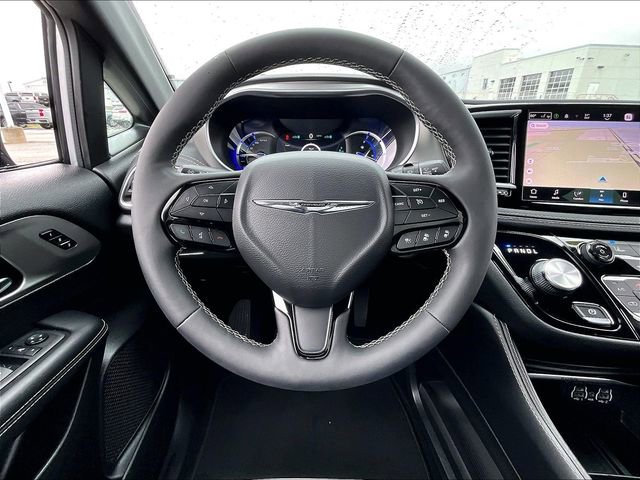 Used 2023 Chrysler Pacifica Limited w/ S Appearance Package FWD image 18