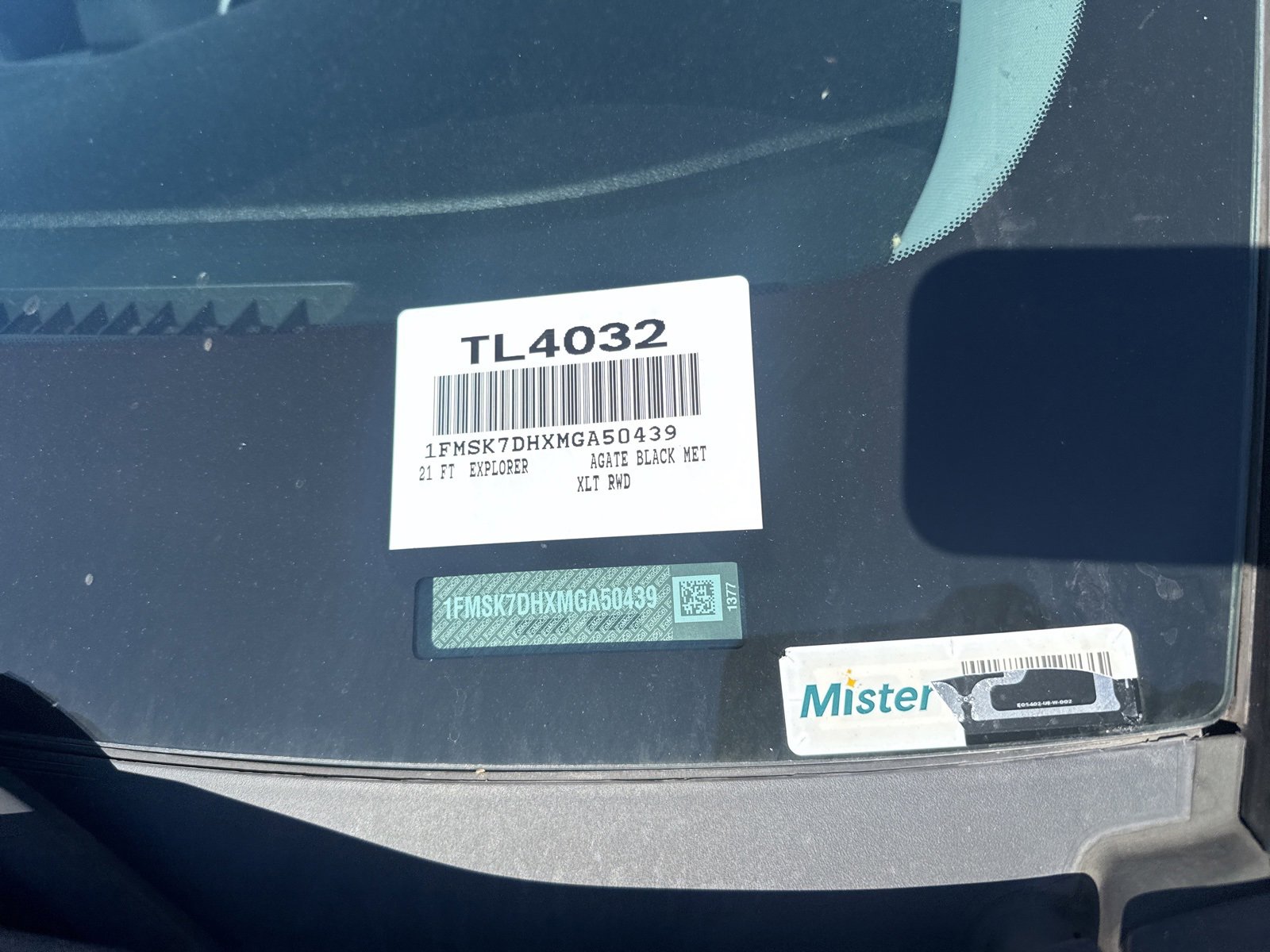 Used 2021 Ford Explorer XLT w/ Equipment Group 202A image 9