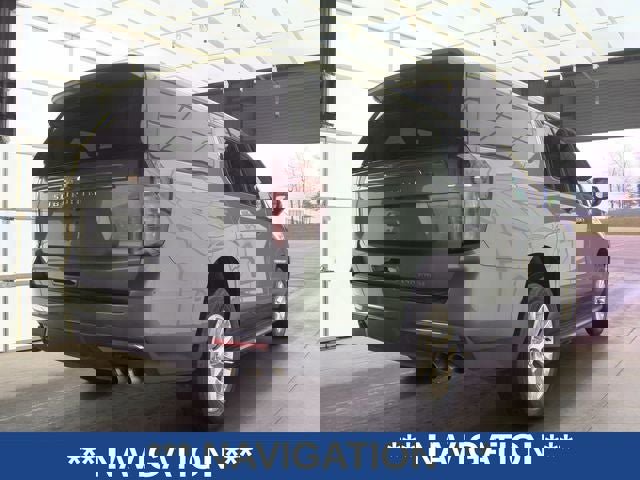 Used 2023 Chevrolet Suburban Premier image 5