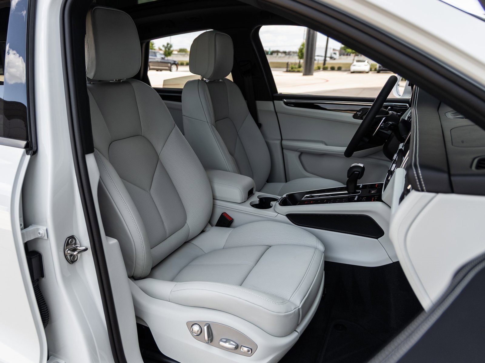 New 2026 Porsche Macan S image 46