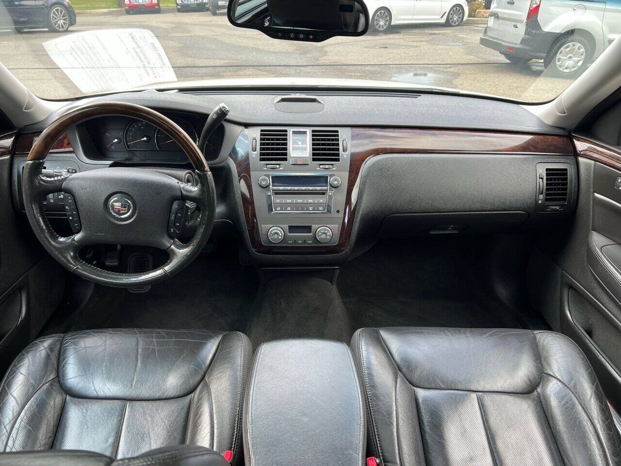 Used 2011 Cadillac DTS Luxury FWD image 24