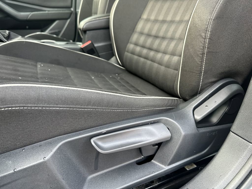 Certified 2023 Volkswagen Jetta Sport image 4