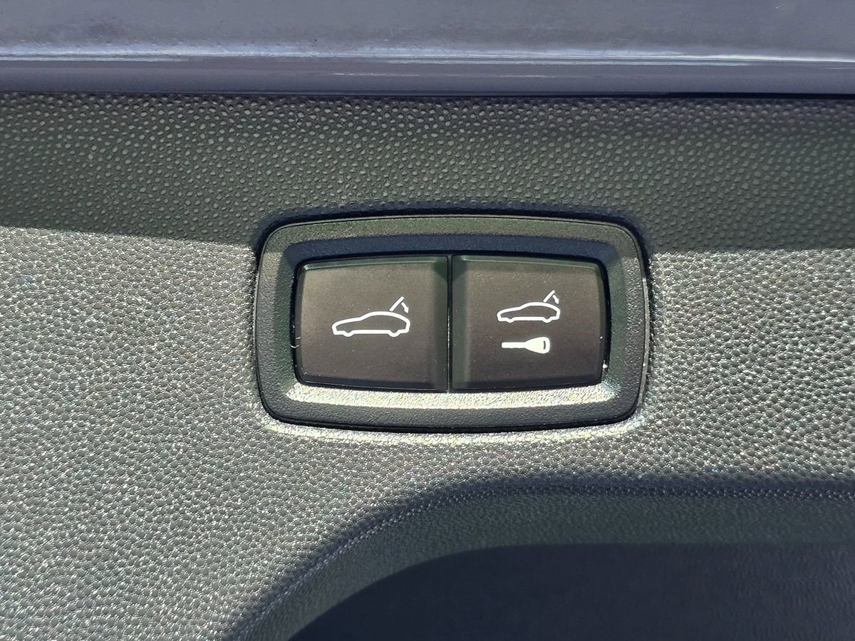 Used 2024 Porsche Macan 4 Electric AWD/4WD image 73