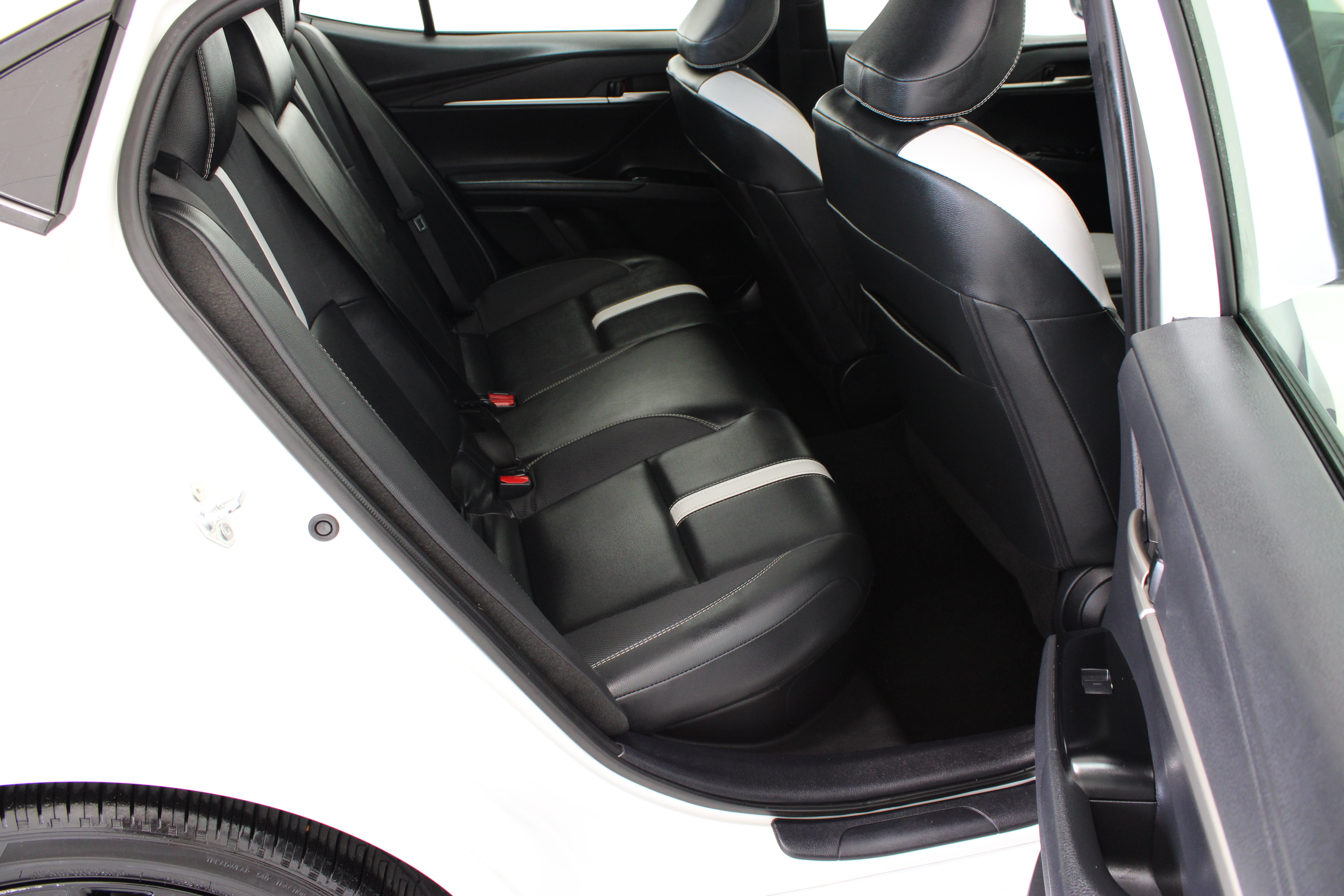 Used 2025 Toyota Camry SE FWD image 33