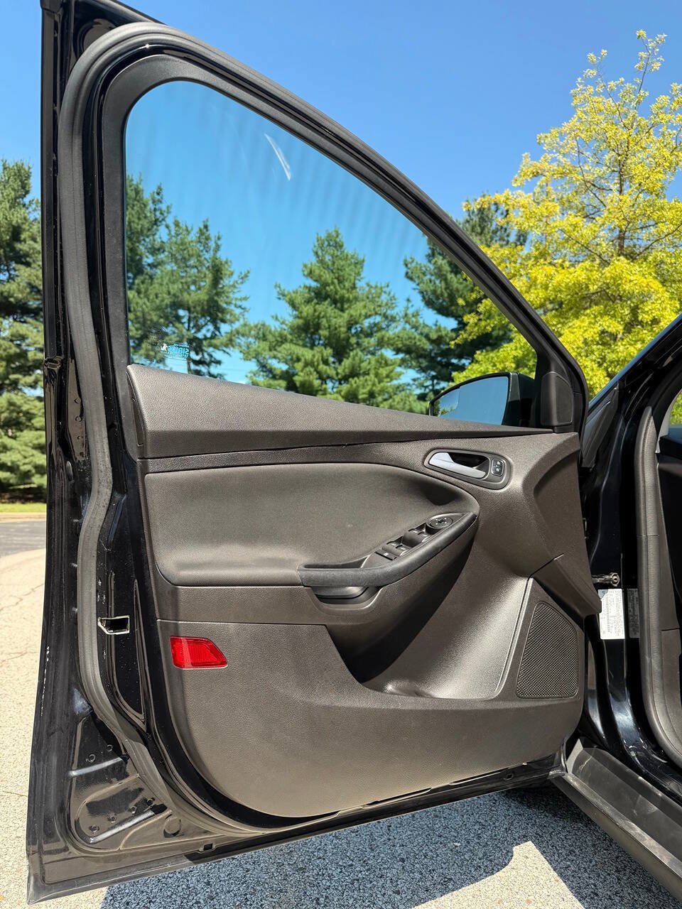 Used 2017 Ford Focus SE FWD image 14