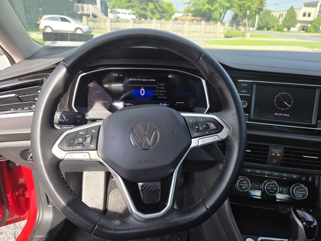 Used 2024 Volkswagen Jetta SE FWD image 19