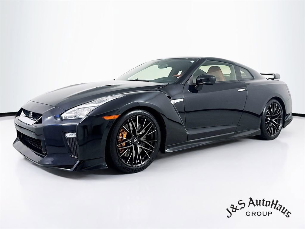 Used 2021 Nissan GT-R Premium image 3
