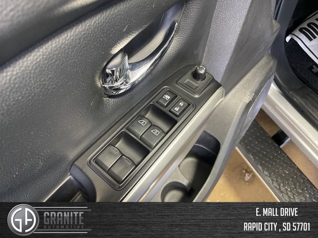Used 2019 Nissan Titan SV w/ SV Convenience Package AWD/4WD image 15