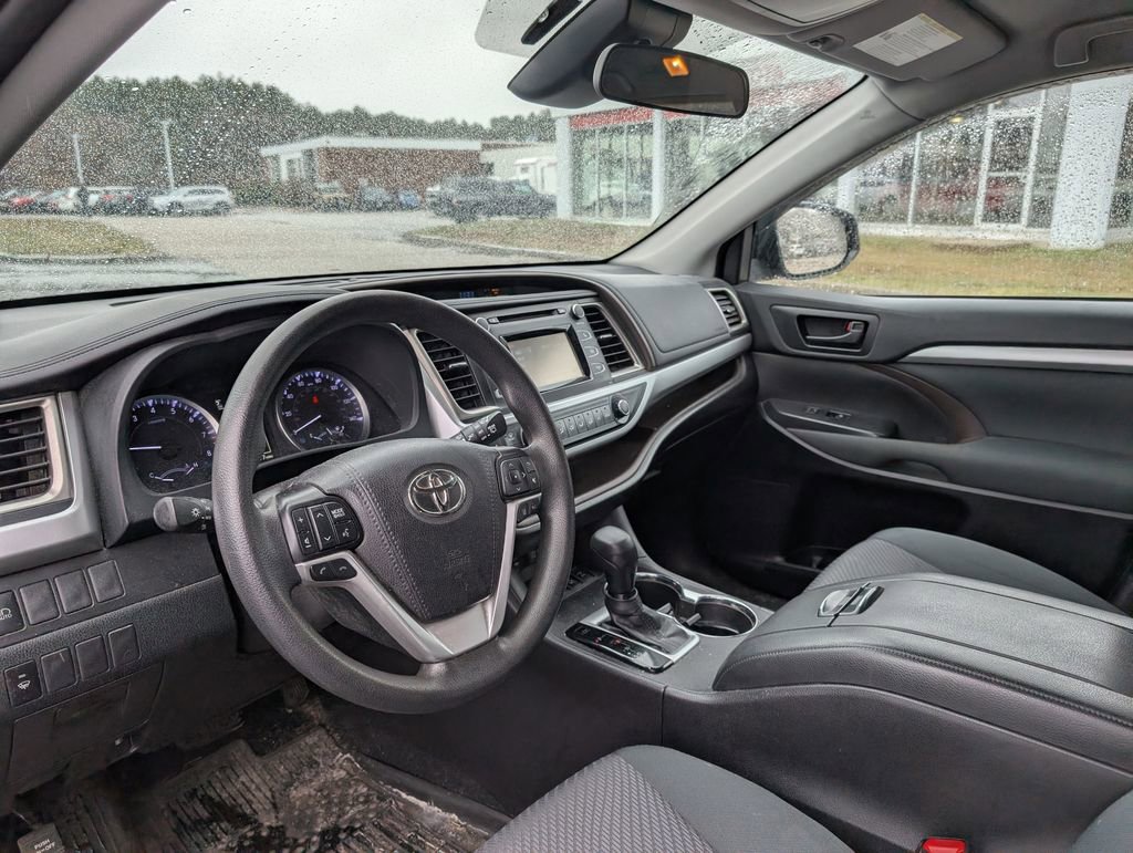 Used 2019 Toyota Highlander LE image 13