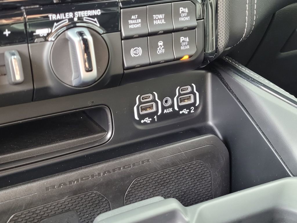 Used 2024 RAM 2500 Limited image 26