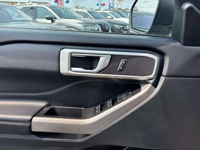 Used 2022 Ford Explorer XLT w/ Equipment Group 202A AWD/4WD image 28