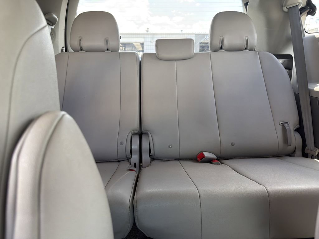 Used 2015 Toyota Sienna XLE Premium FWD image 17