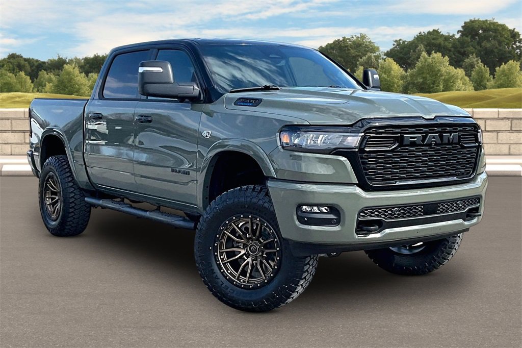 New 2026 RAM 1500 4x4 Crew Cab image 2
