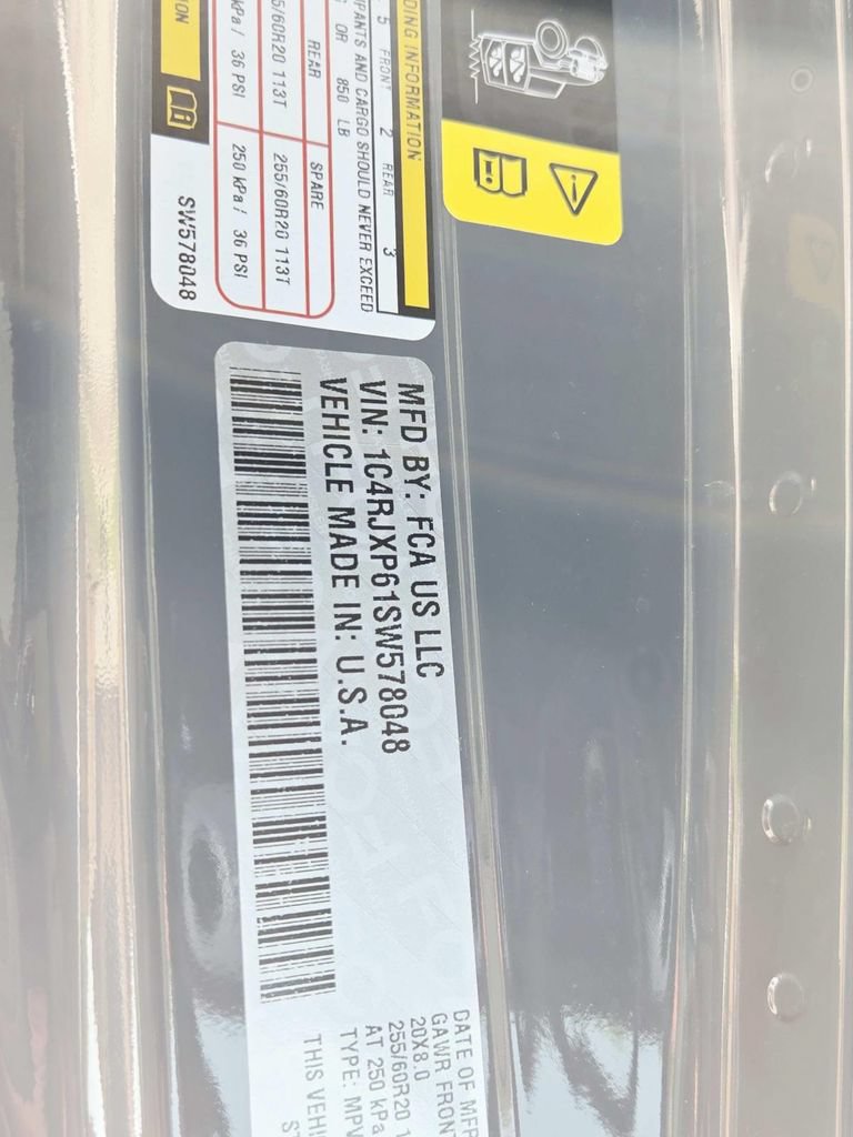 Certified 2025 Jeep Wrangler Unlimited Sahara AWD/4WD image 38