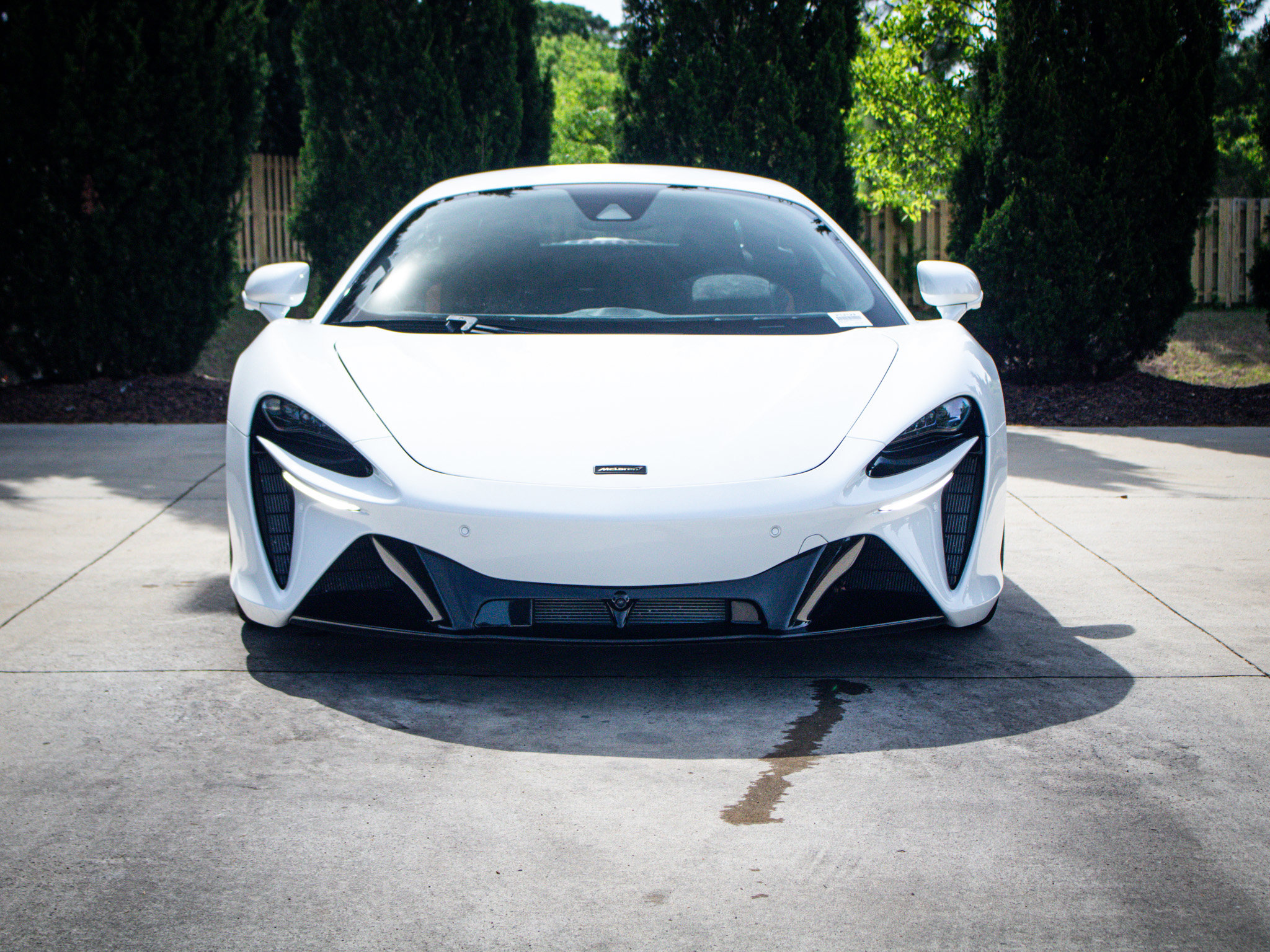 Used 2025 McLaren Artura RWD image 3