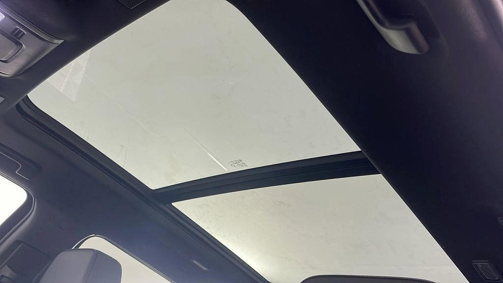 New 2025 Chevrolet Suburban RST w/ Advanced Technology Package image 34