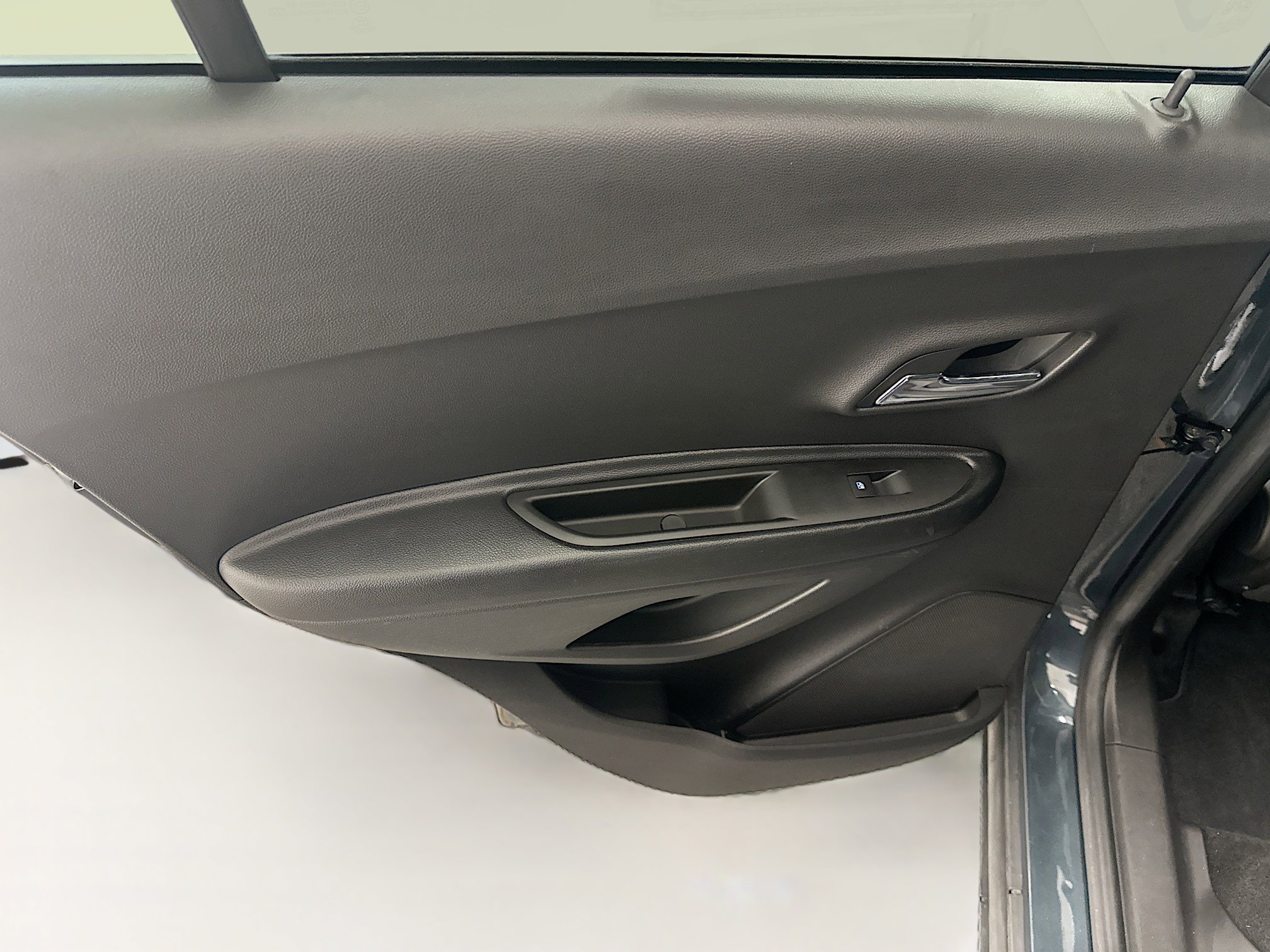 Used 2021 Chevrolet Trax LT w/ LT Convenience Package image 26