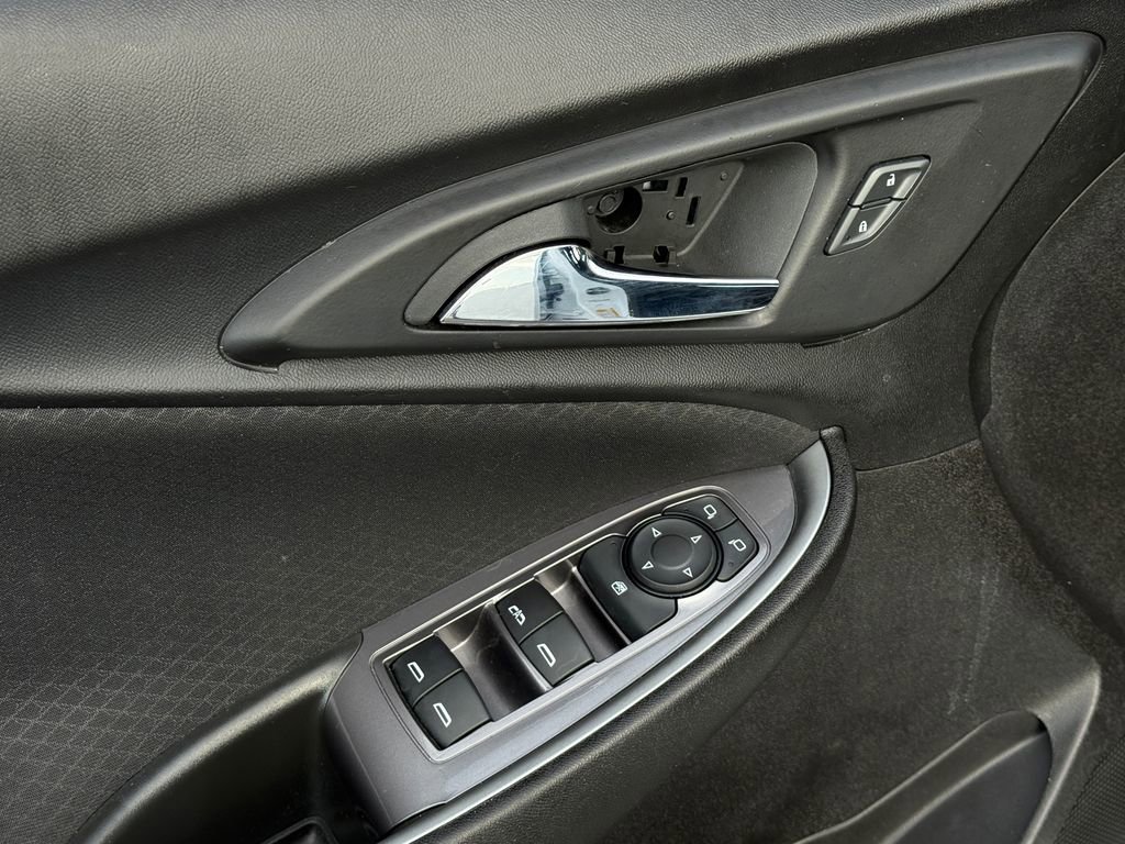 Used 2023 Chevrolet Malibu LT image 33