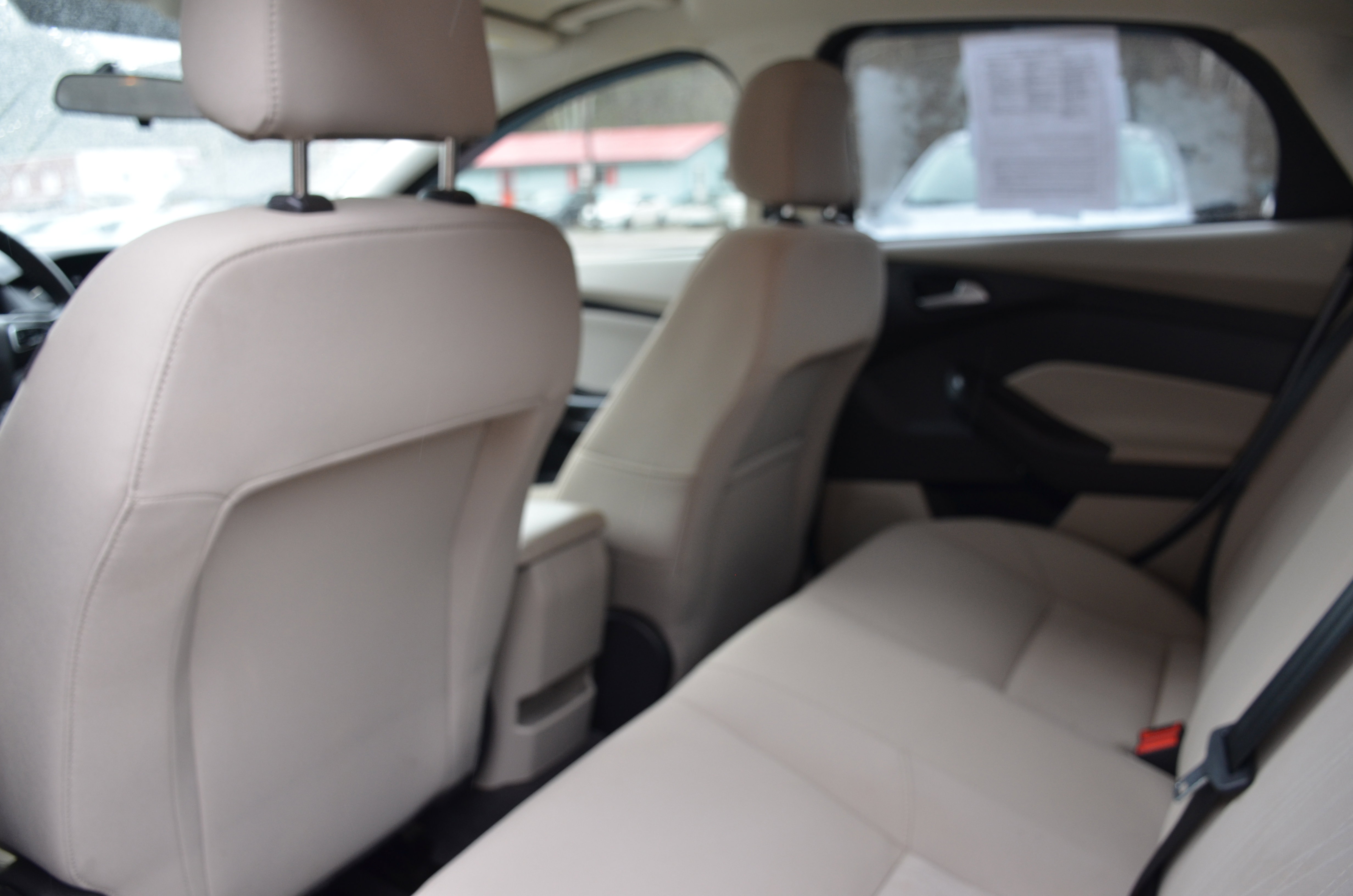 Used 2018 Ford Focus SE w/ SE Appearance Package image 17