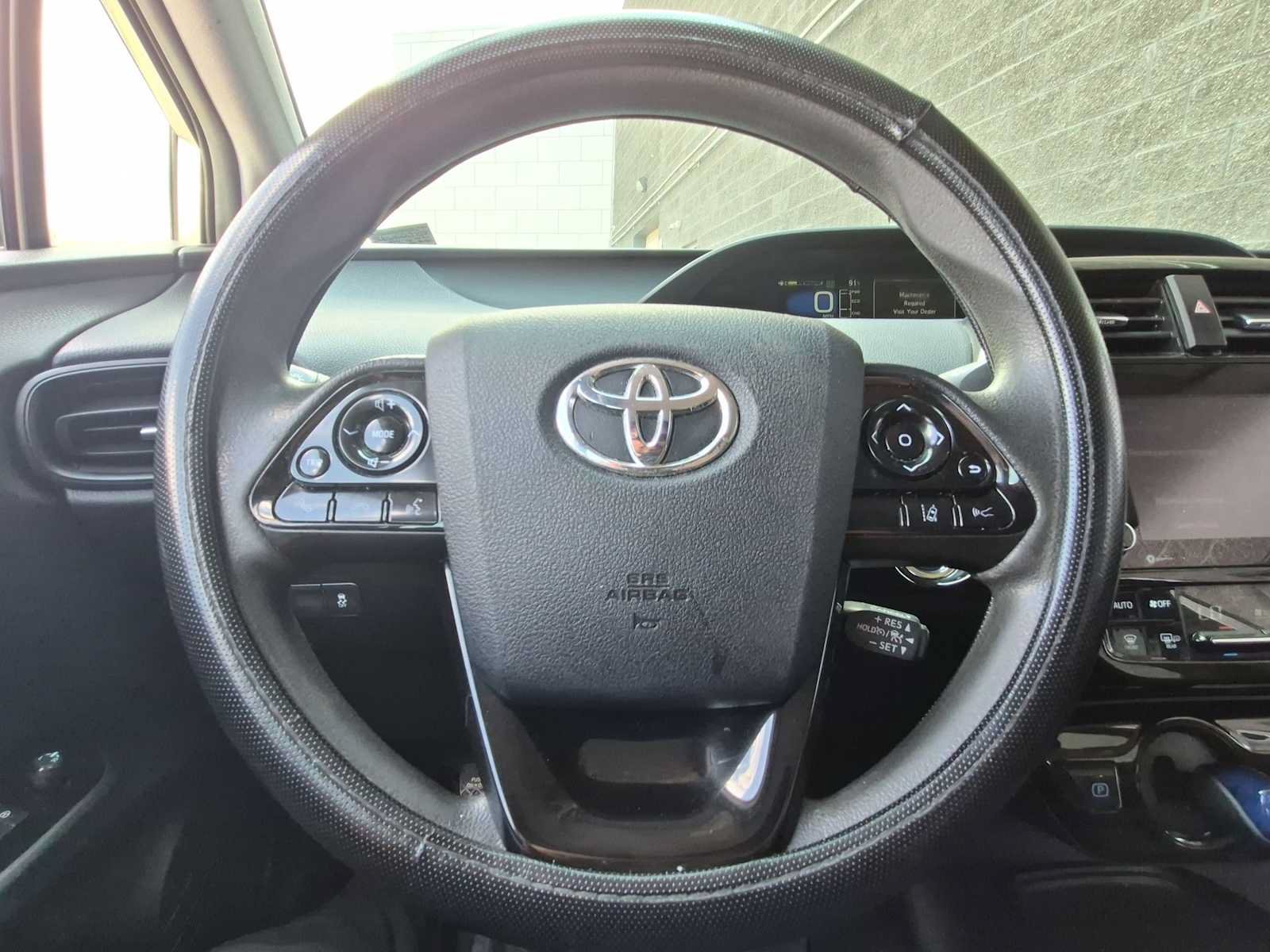 Used 2022 Toyota Prius L Eco FWD image 21