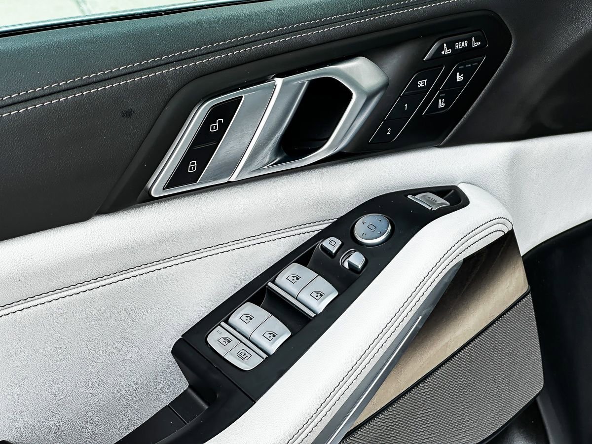 Certified 2024 BMW X7 xDrive40i w/ Executive Package image 12