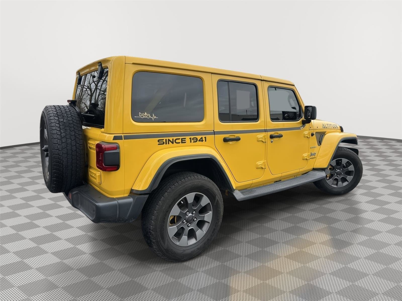 Used 2019 Jeep Wrangler Unlimited Sahara w/ Advanced Safety Group image 2