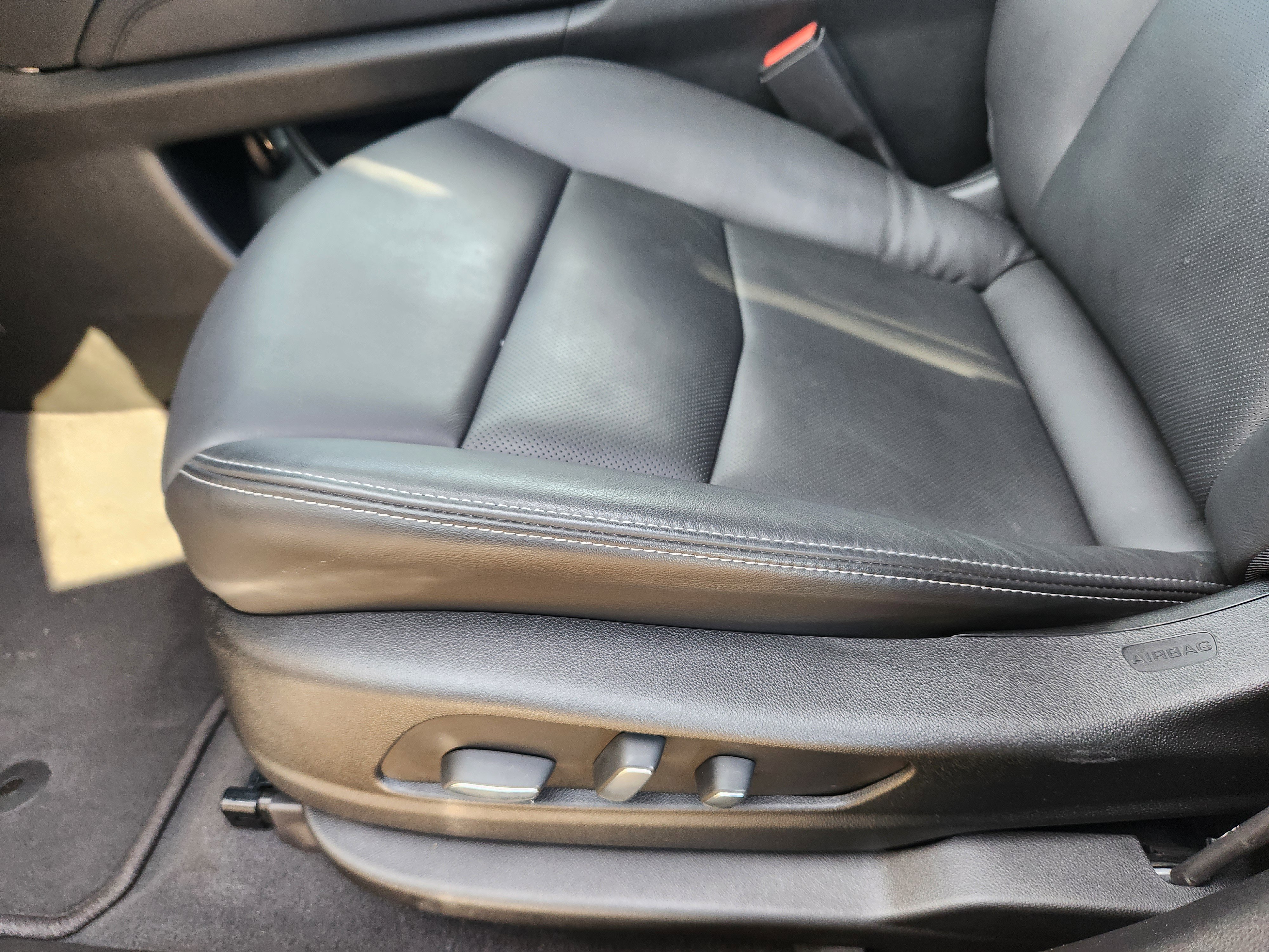 Used 2025 Cadillac XT6 Premium Luxury w/ Technology Package image 26