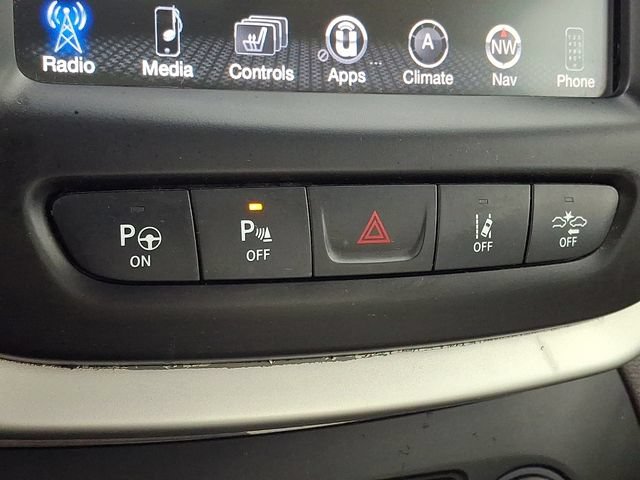 Used 2017 Jeep Cherokee Overland w/ Technology Group FWD image 32