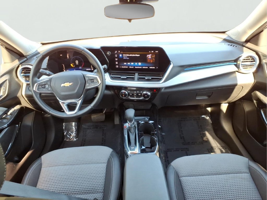 Certified 2025 Chevrolet Trax LT w/ LT Convenience Package FWD image 25