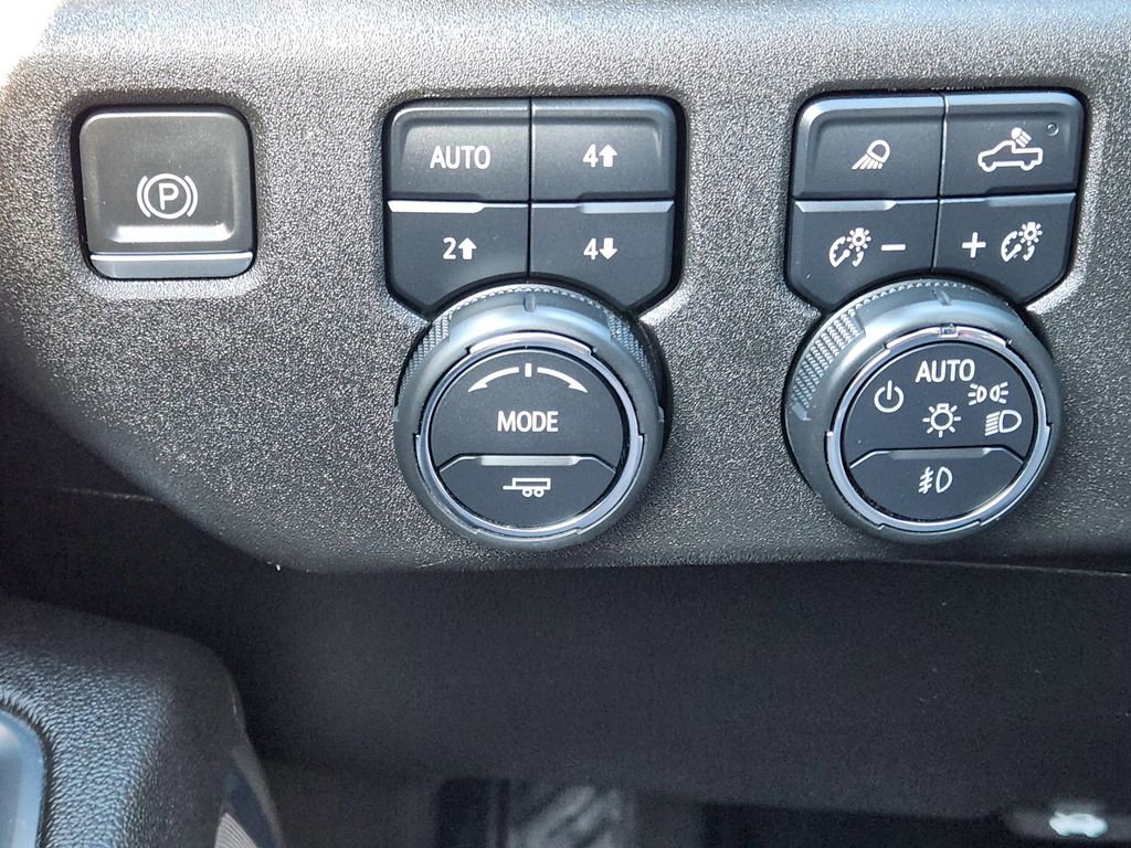 Used 2024 Chevrolet Silverado 3500 High Country w/ High Country Premium Package image 31