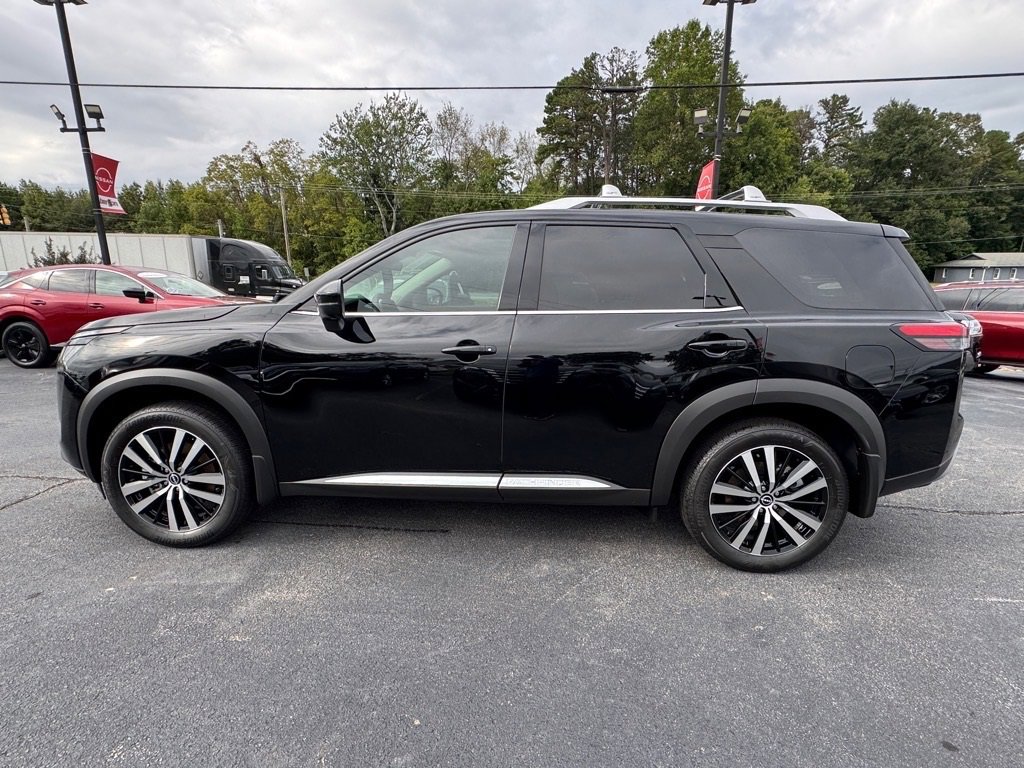 New 2025 Nissan Pathfinder Platinum image 6