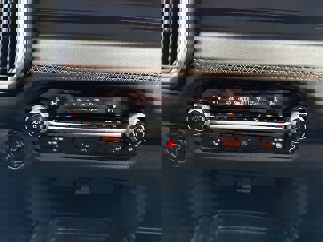 Used 2025 MAZDA CX-50 AWD 2.5 Hybrid w/ Premium Pkg image 32