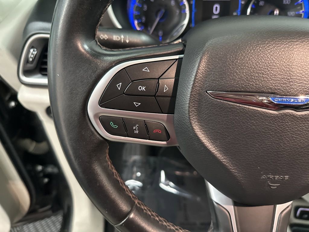 Used 2017 Chrysler Pacifica Touring-L image 14