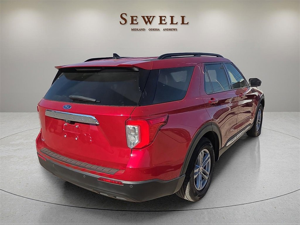 Used 2021 Ford Explorer XLT image 4