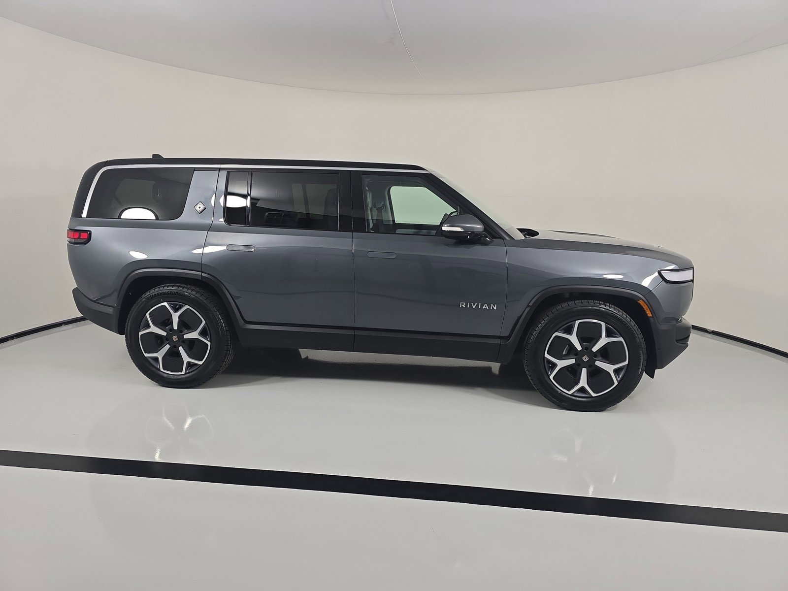 Used 2024 Rivian R1S Adventure AWD/4WD image 6