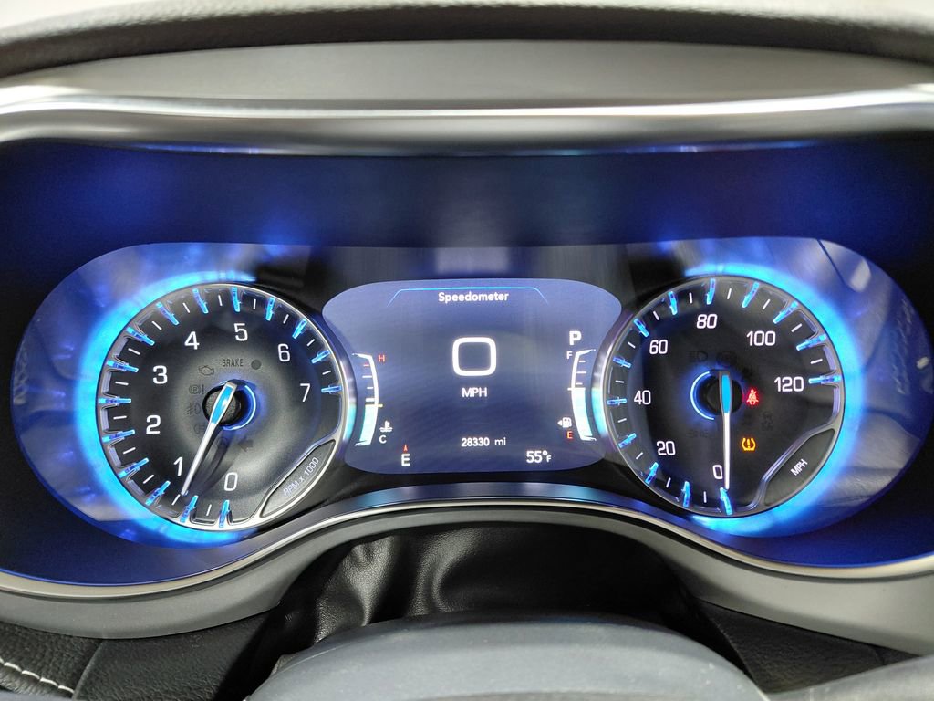 Used 2025 Chrysler Pacifica Limited w/ Trailer Tow Group AWD/4WD image 38