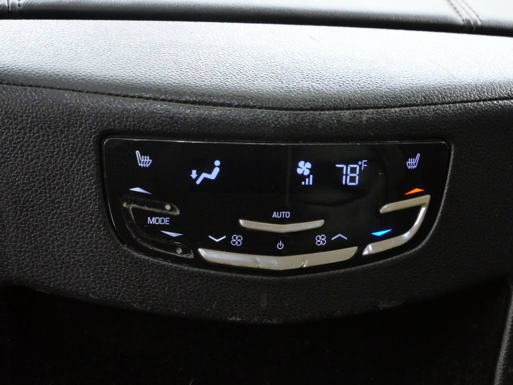 Used 2018 Cadillac Escalade Luxury AWD/4WD image 16